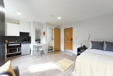 1 bed flat, New Cut Road, City Centre, Swansea, SA12DN - Image 1